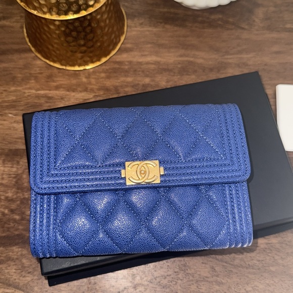 Chanel Blue Quilted Wallet - Picture 6 of 13